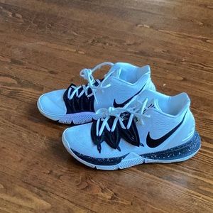 Nike Kyrie 5’ TB (size 8)